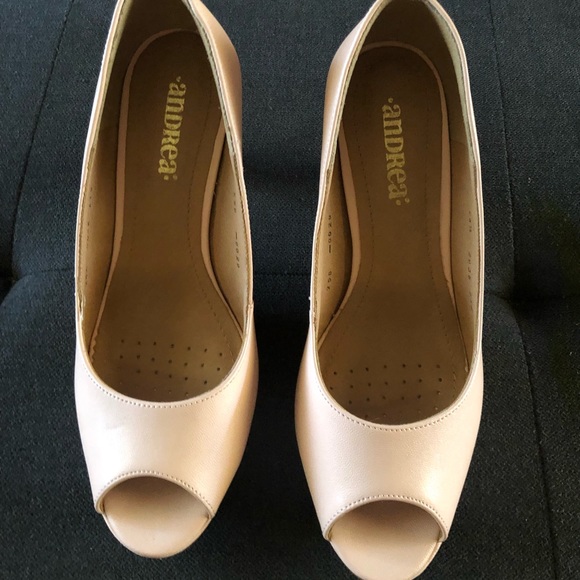 Very  cute and comfortable shoes .. - Picture 2 of 7